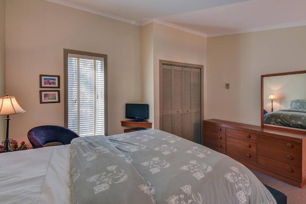 Charming Tremblant 1 Bedroom With Pool And Hot Tub Mont-Tremblant Exterior photo
