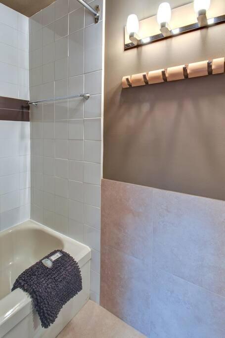 Charming Tremblant 1 Bedroom With Pool And Hot Tub Mont-Tremblant Exterior photo